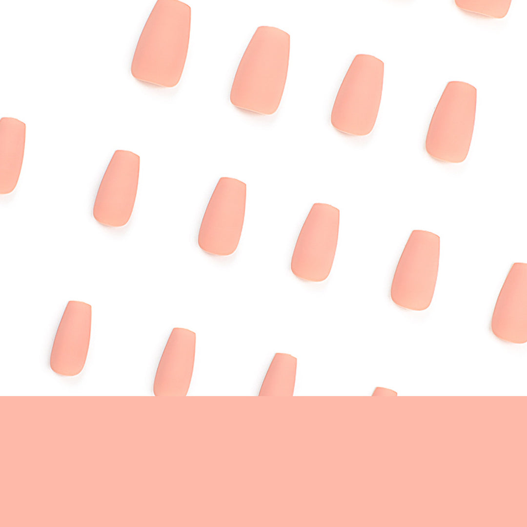Elegante Nail Art mit Mattem Finish Karnz