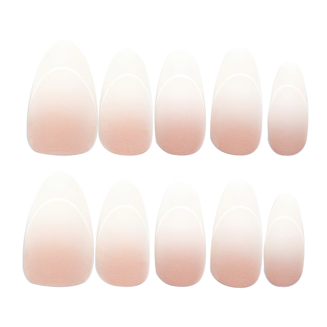 Elegante Gel-Nägel mit mattem Finish Karnz