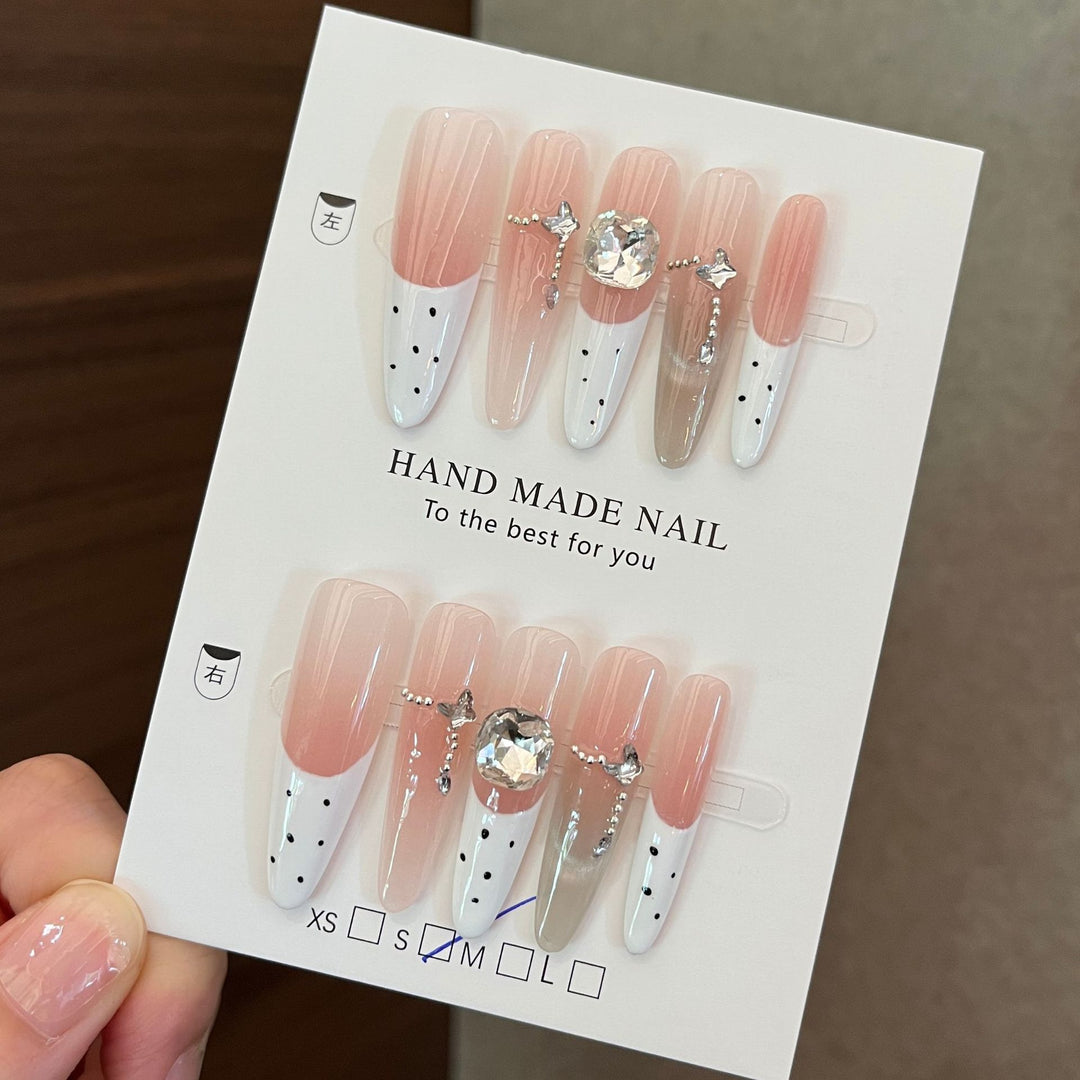 Elegantes handgefertigtes Press-On-Nagel-Set Karnz