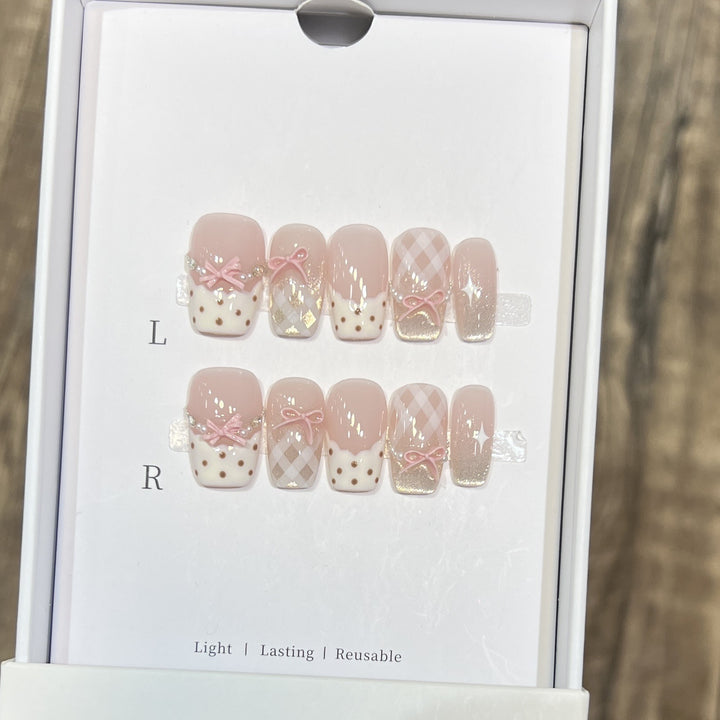 Themen Press-On Nagelkunstset mit Hello Kitty Designs Karnz