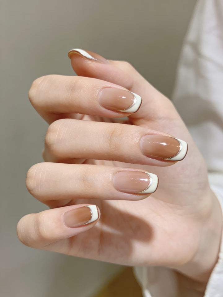 Französisches Tipp-Nageldesign