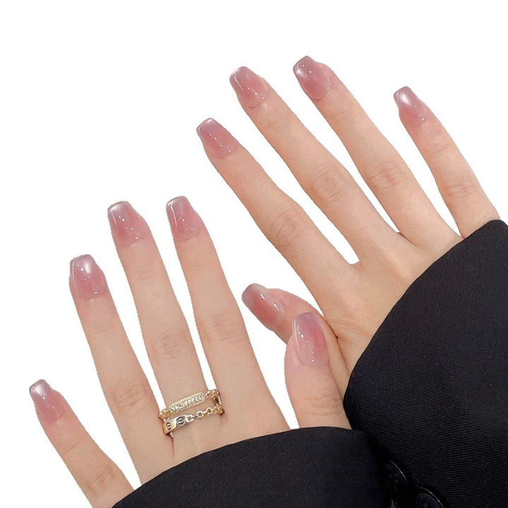 Kunstnägel mit Elegantem Ombre-Effekt Karnz