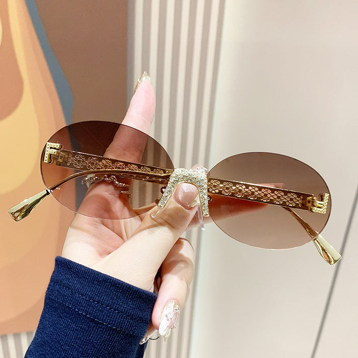 Damen Sonnenbrille mit glitzerndem Rahmen und ovalen Gläsern Karnz