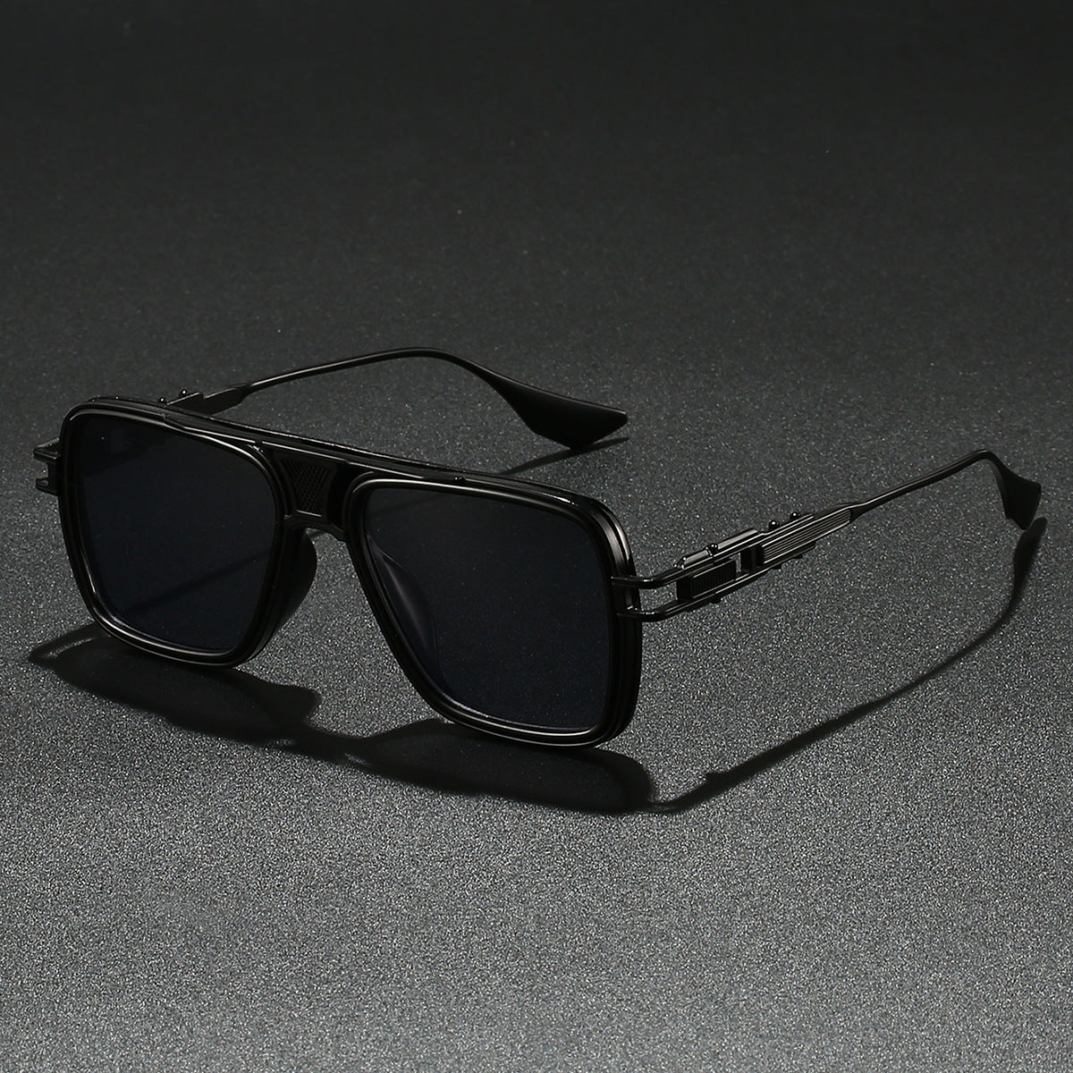Damen Designer-Sonnenbrille mit luxuriösem Metallrahmen und trendigem Detail Karnz