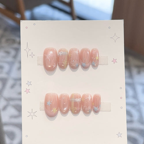 Kunstnägel mit Romantischen Sternen- und Glitzermotiven Karnz