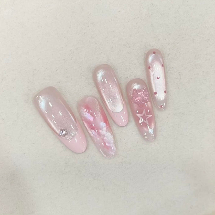 Kunstnägel mit Zartem Glitzer und Sternenmotiven Karnz