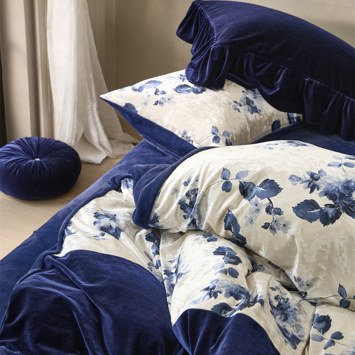 Samt-Finish Wendedecke & Blumenpaneel Bett Ensemble