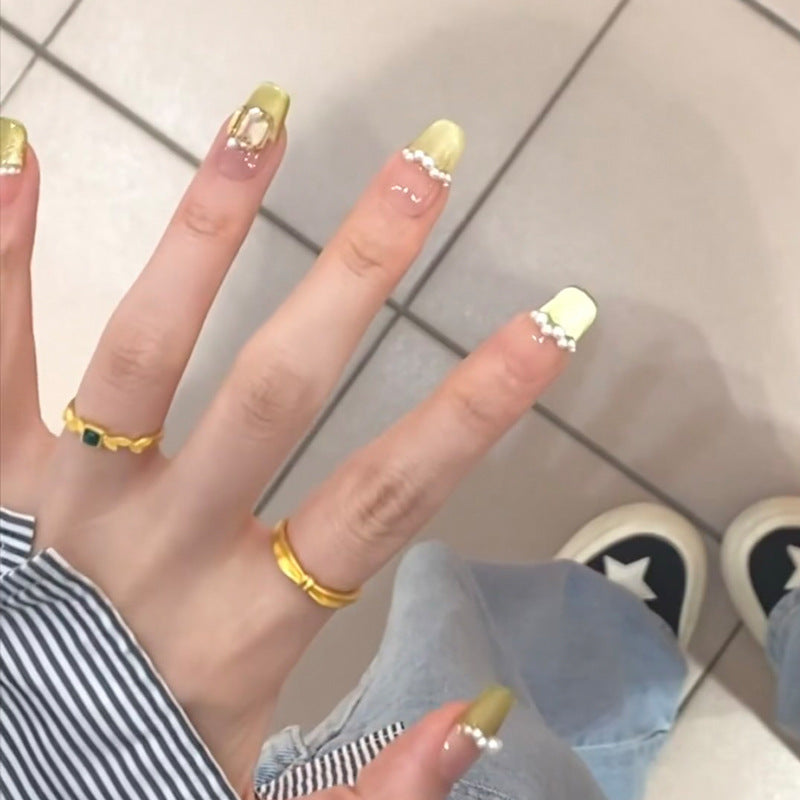 Dekoratives Press-On Nagelkunst-Set Karnz