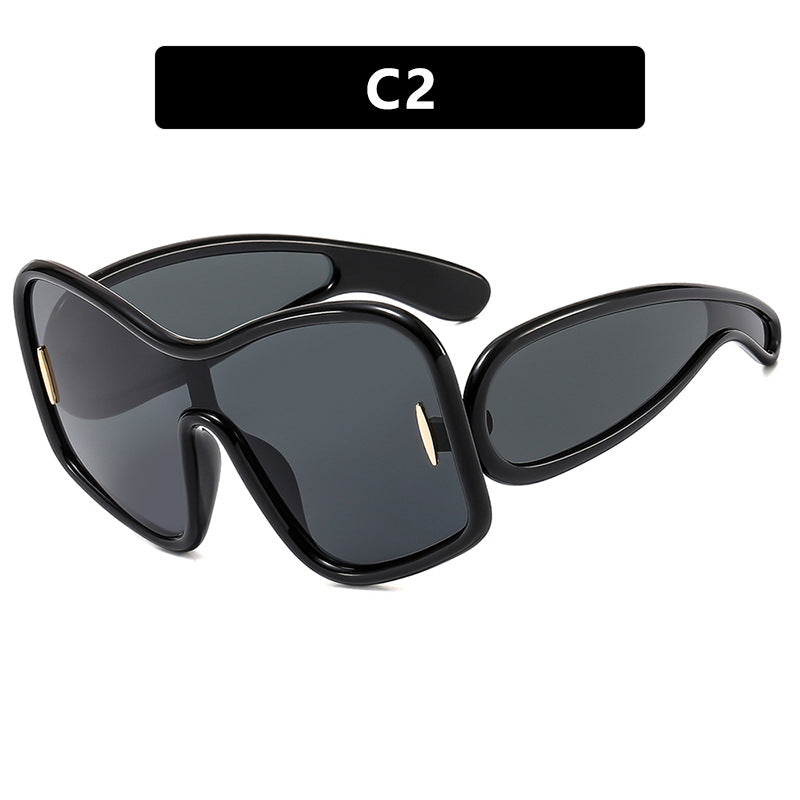 Damen futuristische Sonnenbrille mit extrabreitem Design und schützendem UV-Filter Karnz