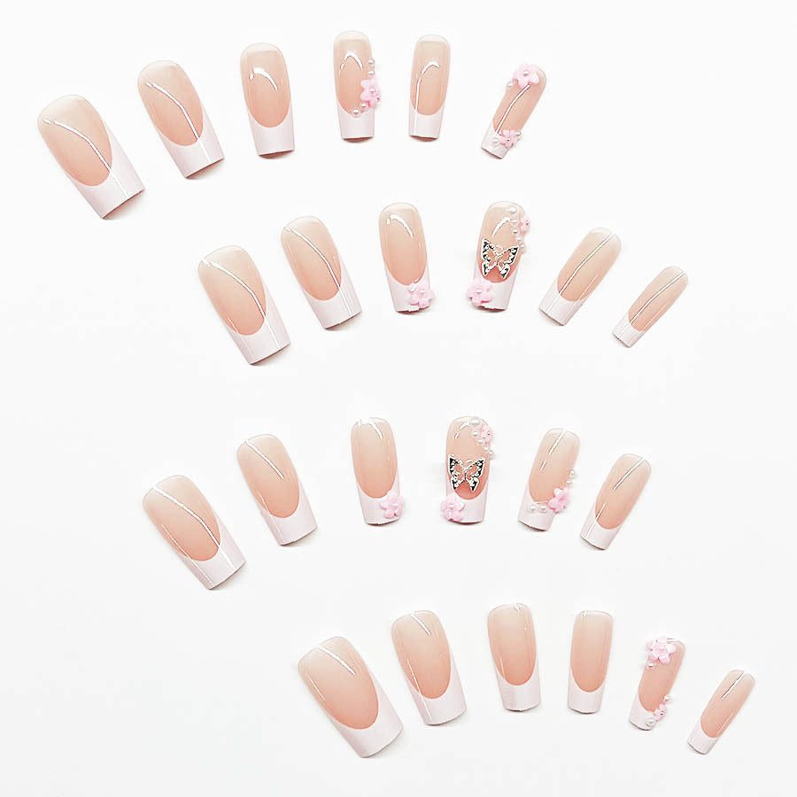 Kunstnagelset mit verspielten 3D-Blüten und Glitzerakzenten Karnz