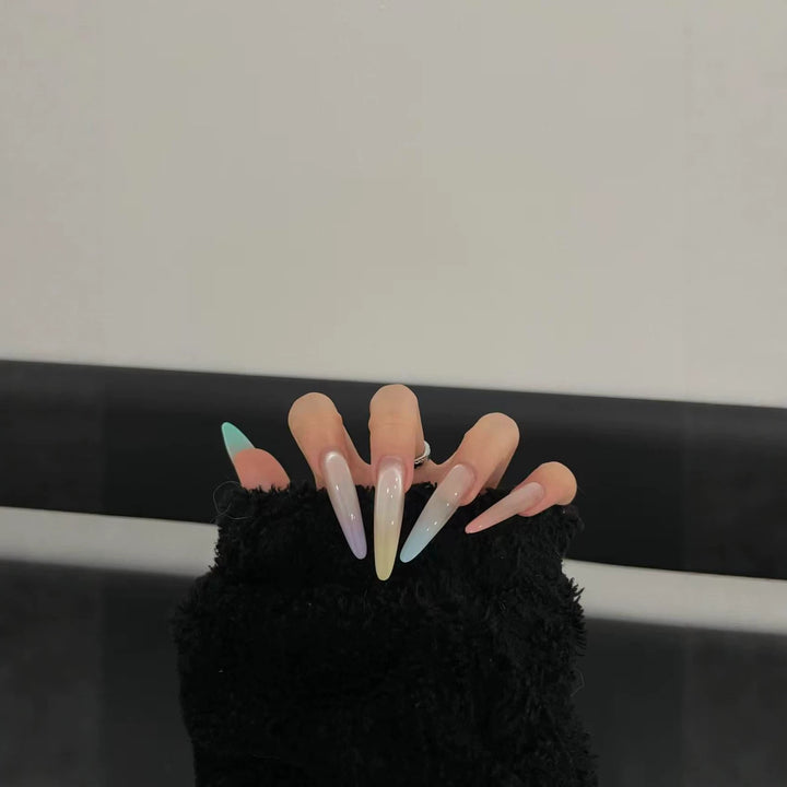 Stiletto-Nagelverlängerungen mit Gradient-Finish