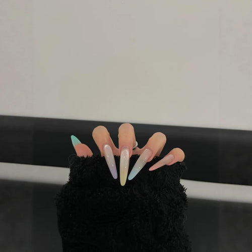 Stiletto-Nagelverlängerungen mit Gradient-Finish