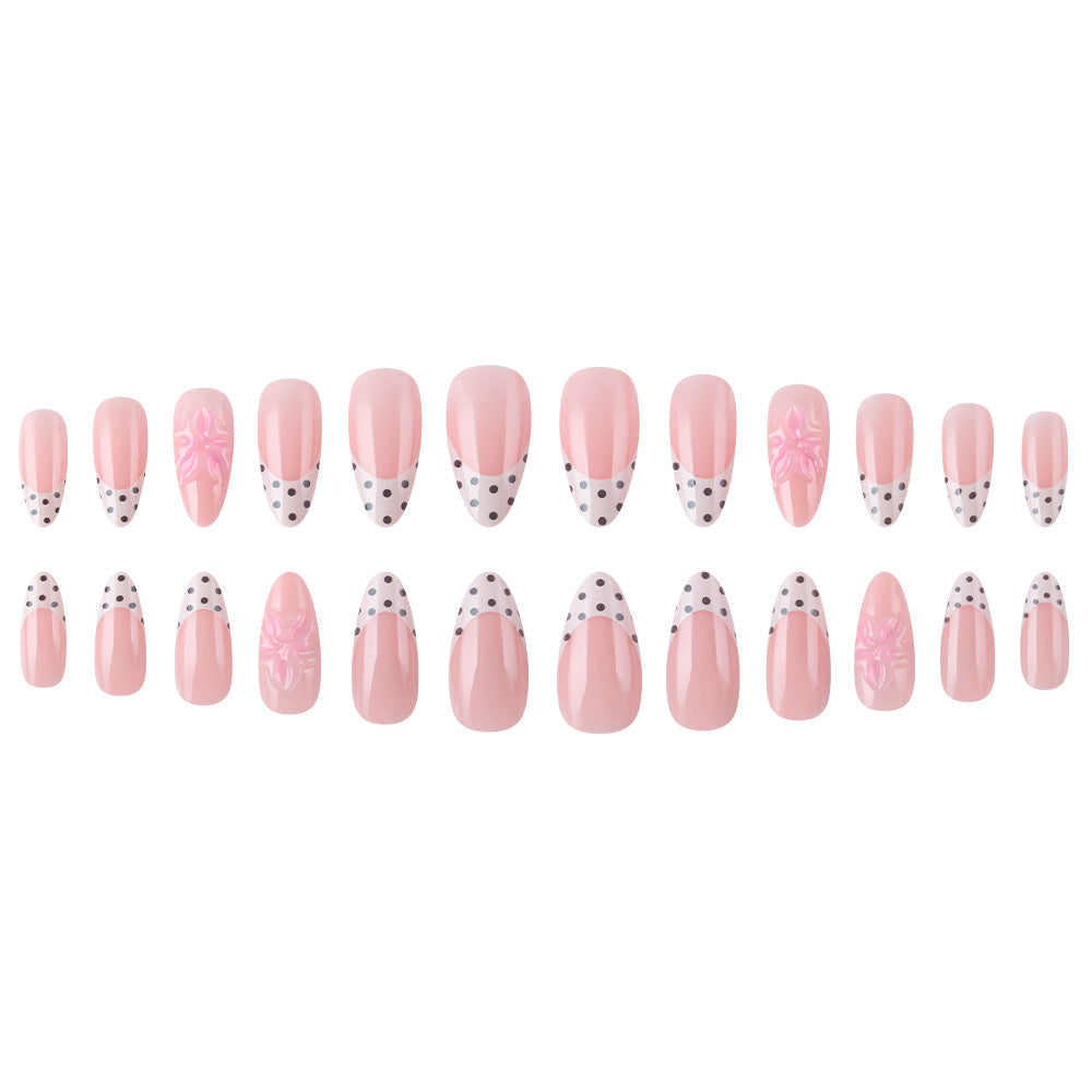 Elegante florale Press-On Nagelkunst Karnz