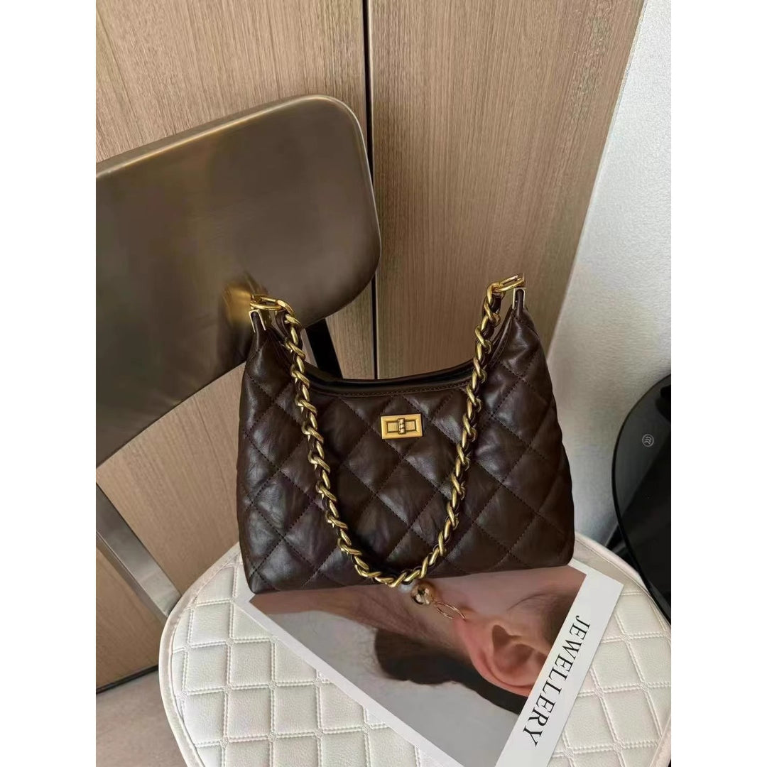 Gepolsterte Schultertasche mit Kettendetail Karnz