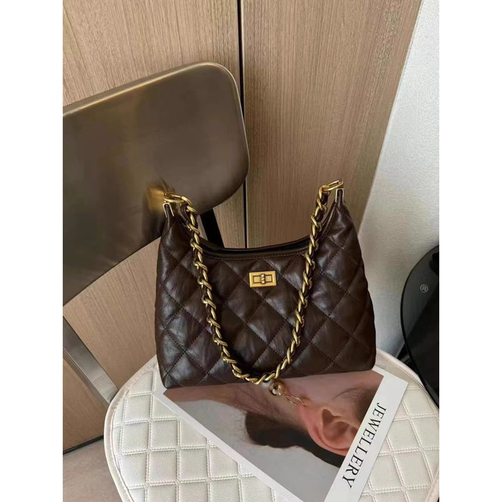 Gepolsterte Schultertasche mit Kettendetail Karnz