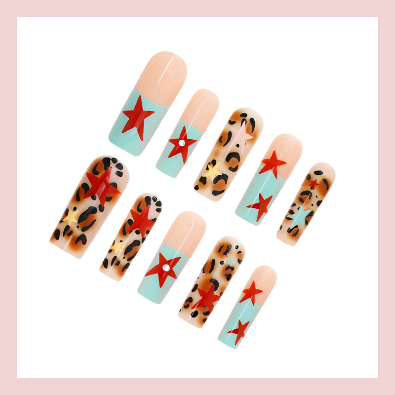 Kunstnagelset mit trendigem Leoparden- und Sternendesign Karnz