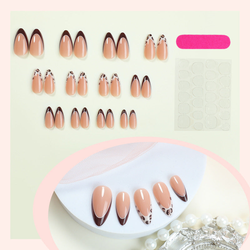 Stilvolles Press-On Nagelkunst-Set mit modernen Designs Karnz