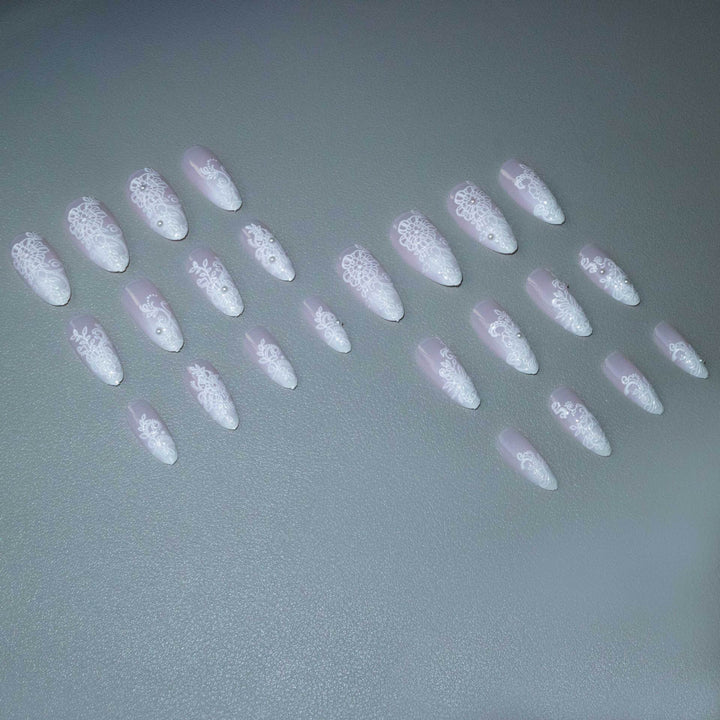 Elegantes Spitzen Design Acryl Nagelkunst Set