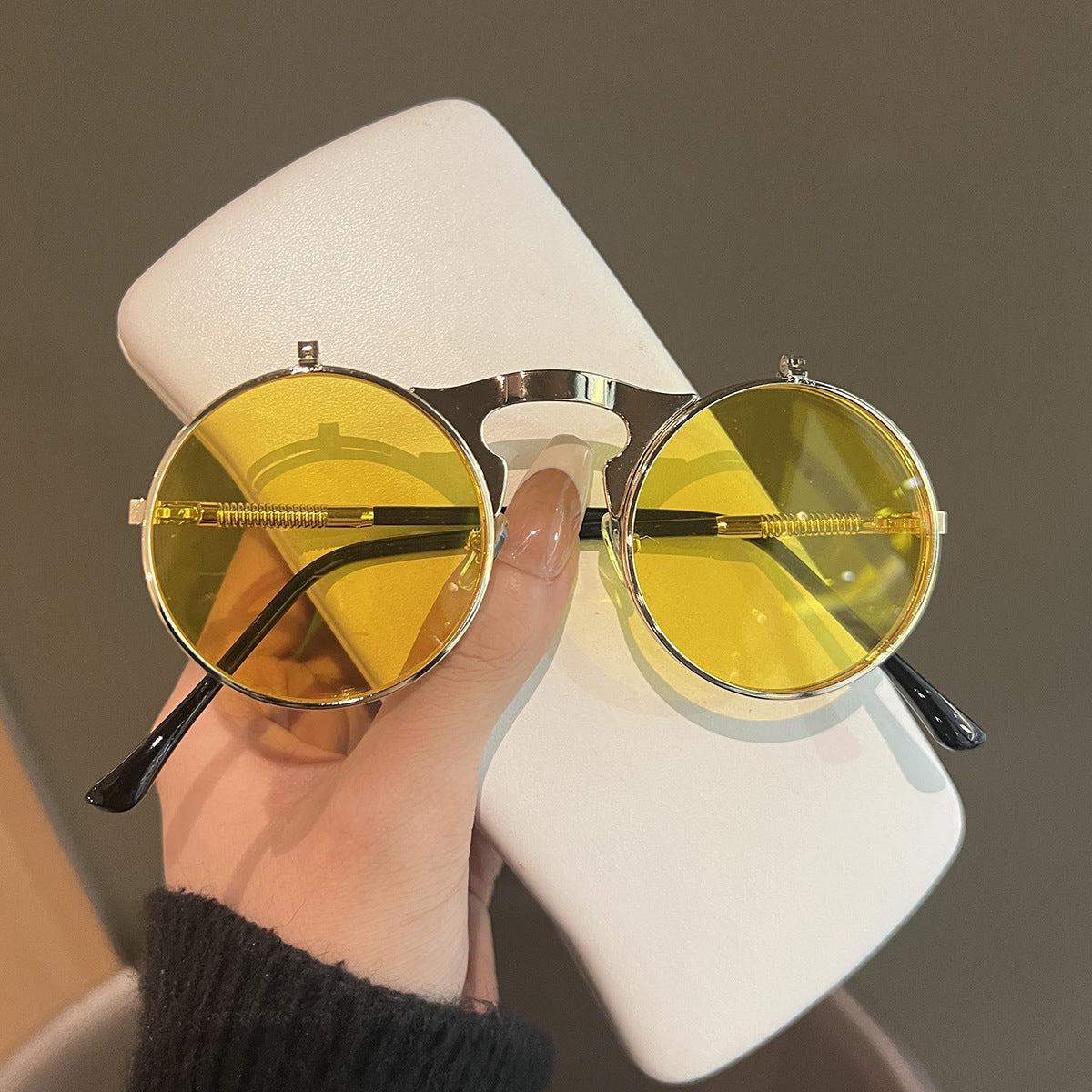 Damen Runde Designer-Sonnenbrille mit innovativem Rahmen Karnz