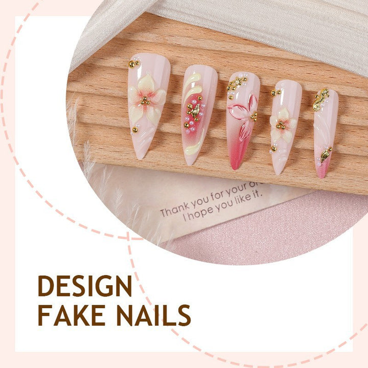 Kunstnagelset mit floralen und glamourösen Designs Karnz