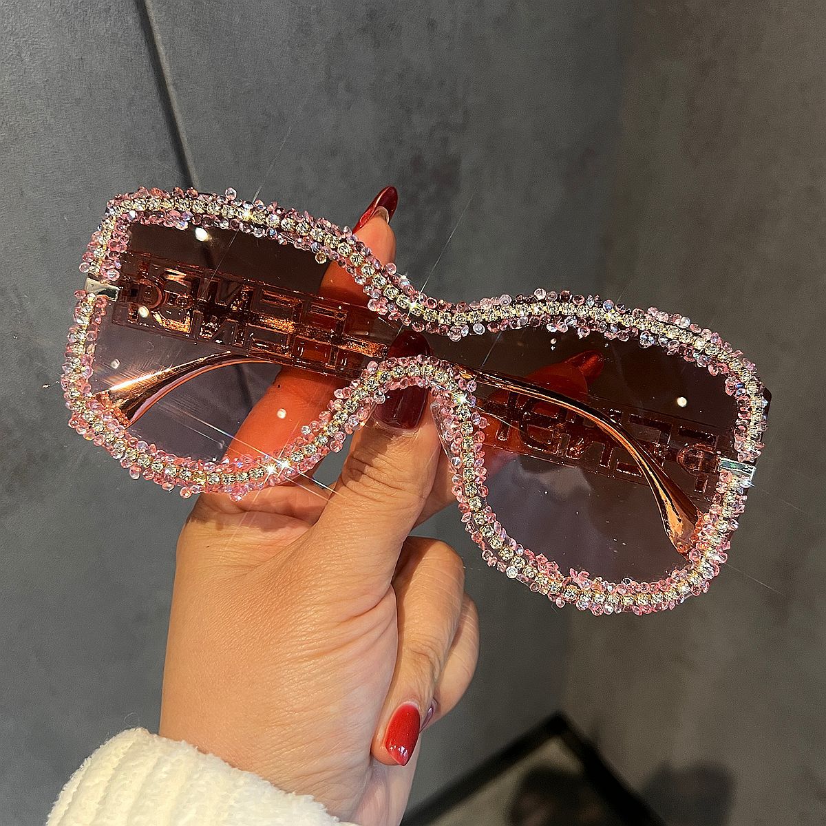 Damen Glamouröse Sonnenbrille mit auffälligem Kristallrahmen Karnz