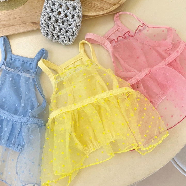 Durchsichtiges Organza-Punktemuster-Hundekleid mit Rüschensaum und Geschirröffnung