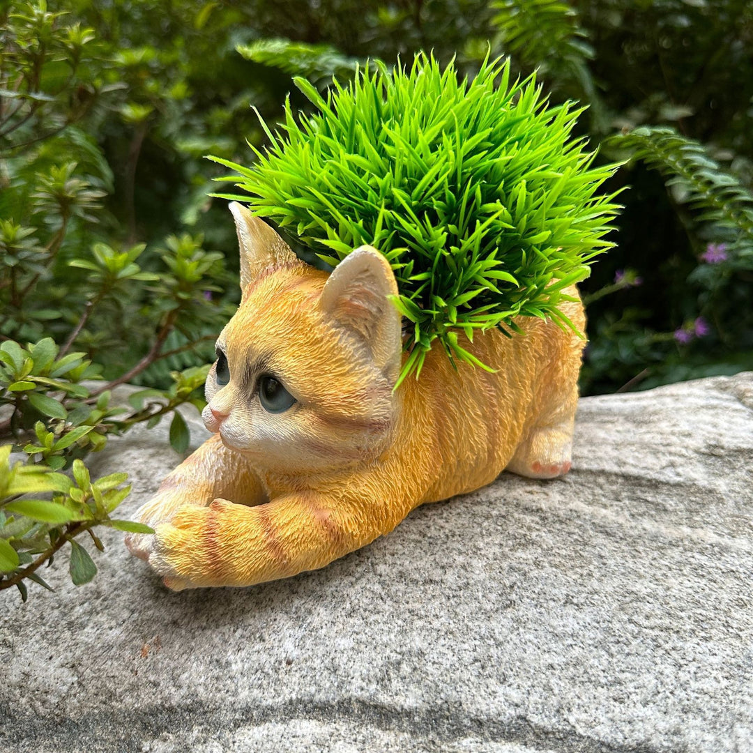 Dekorative Katze mit Pflanzenübertopf Karnz