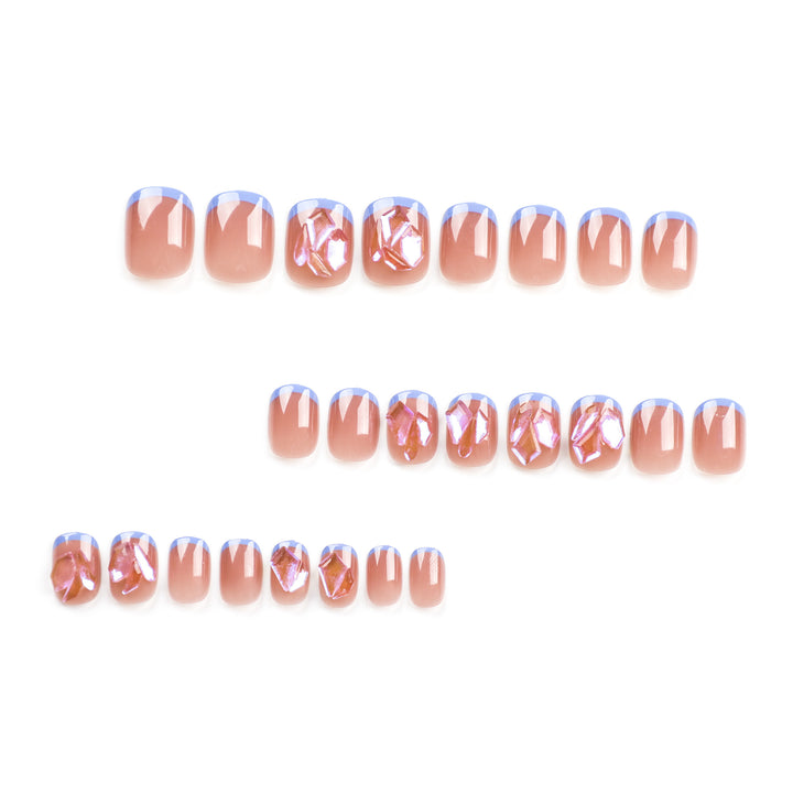 Nagelkunst mit Glitzer- und 3D-Design Karnz