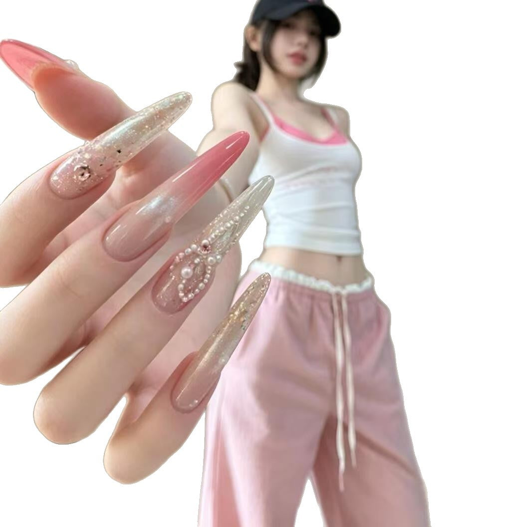 Elegante Stiletto-Nagelerweiterungen mit Strassakzenten