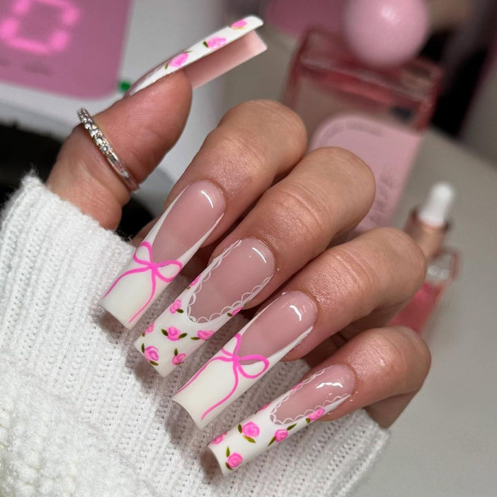 Blumen Bogen-verzierte Press-On Nagelset Karnz