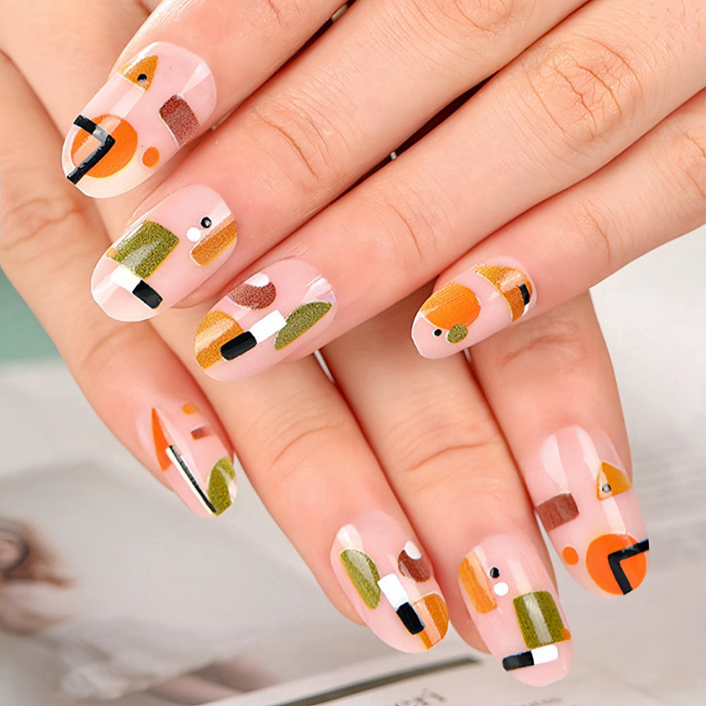 Kunstnägel mit geometrischem Design Karnz