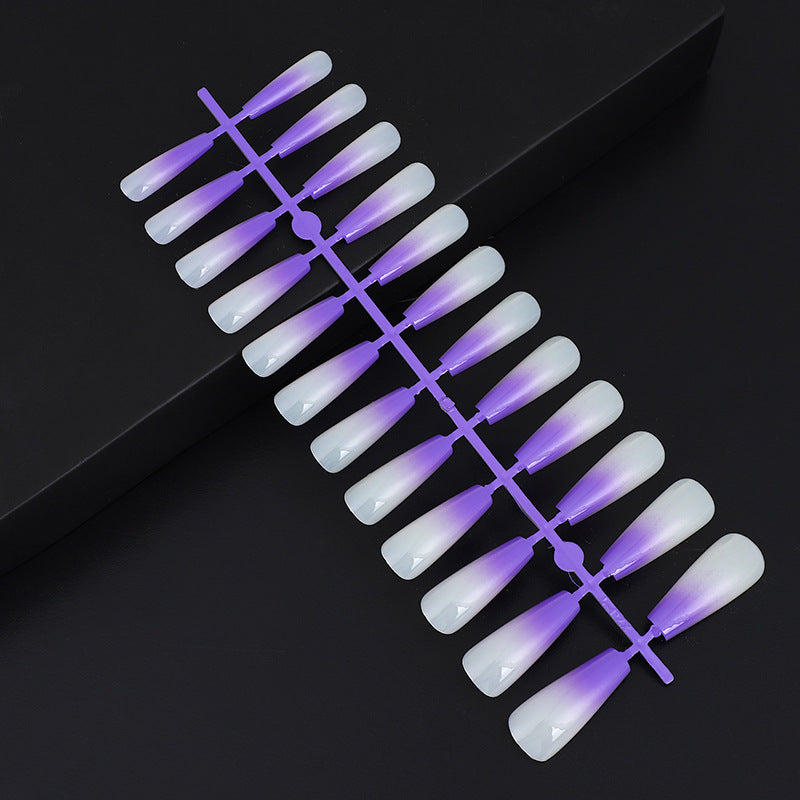 Kunstnägel im eleganten Ombre-Design Karnz