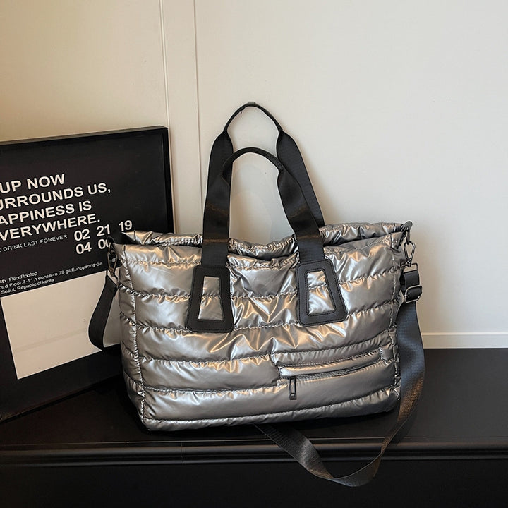 Isolierte Mode-Reise-Tasche