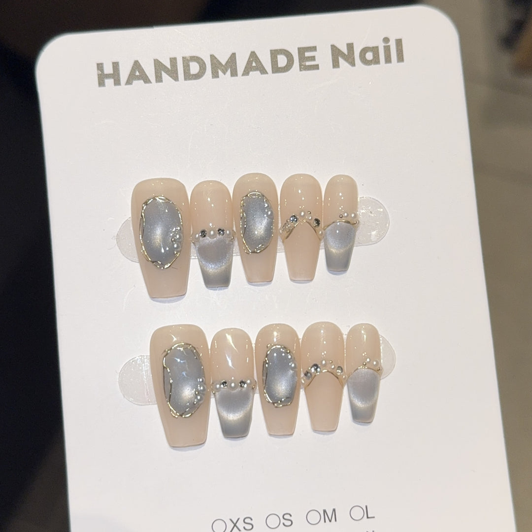 Elegante Nagelspitzen mit Glitzerakzenten Karnz