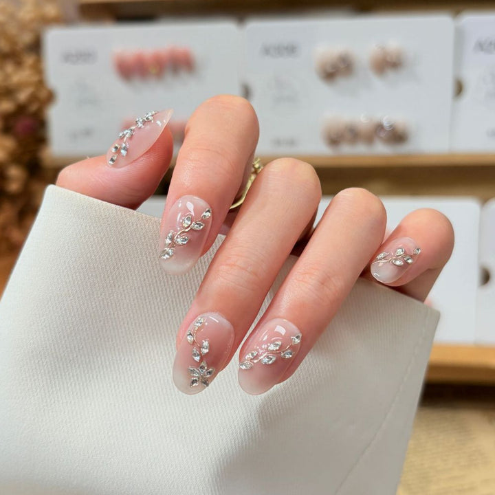 Elegante mit Strass verzierte Press-On Nail Set Karnz