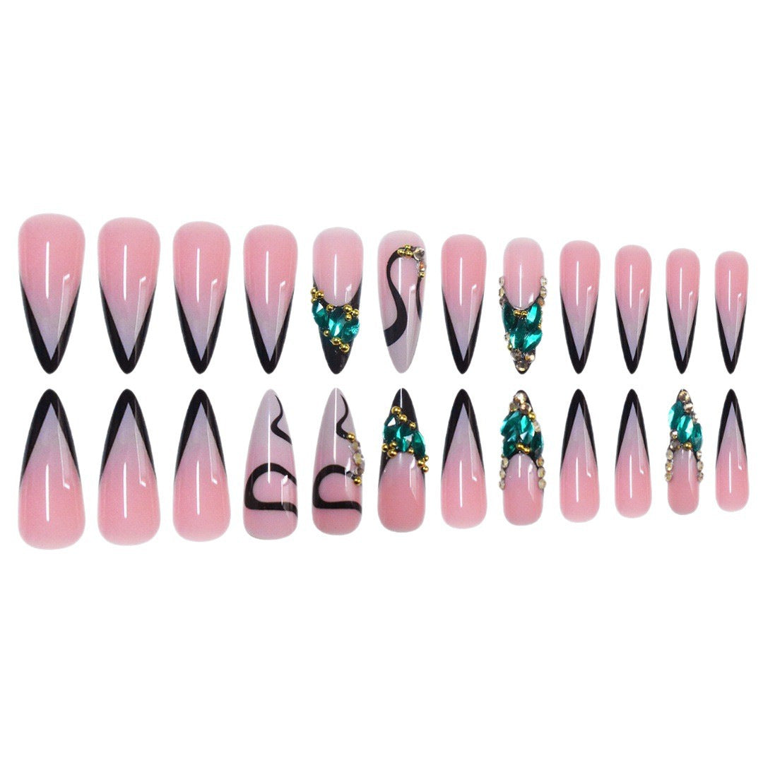 Glamouröse Stiletto-Nagelerweiterungen Karnz