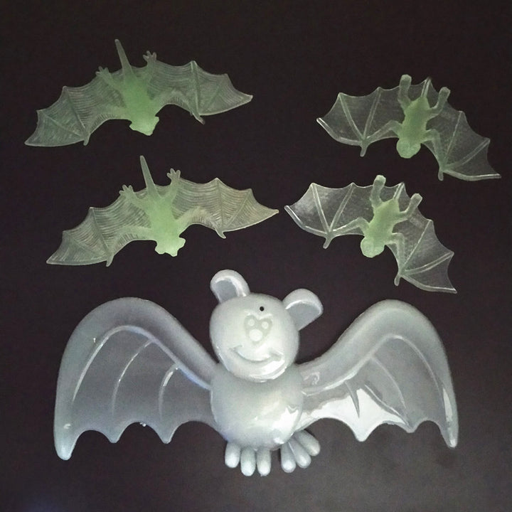 Dekorative Fledermausfiguren Karnz