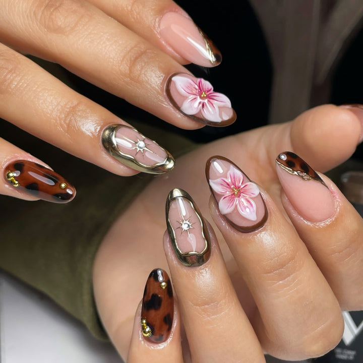 Künstlerisches Blumendesign und exotisches Muster Press-On Nail Set