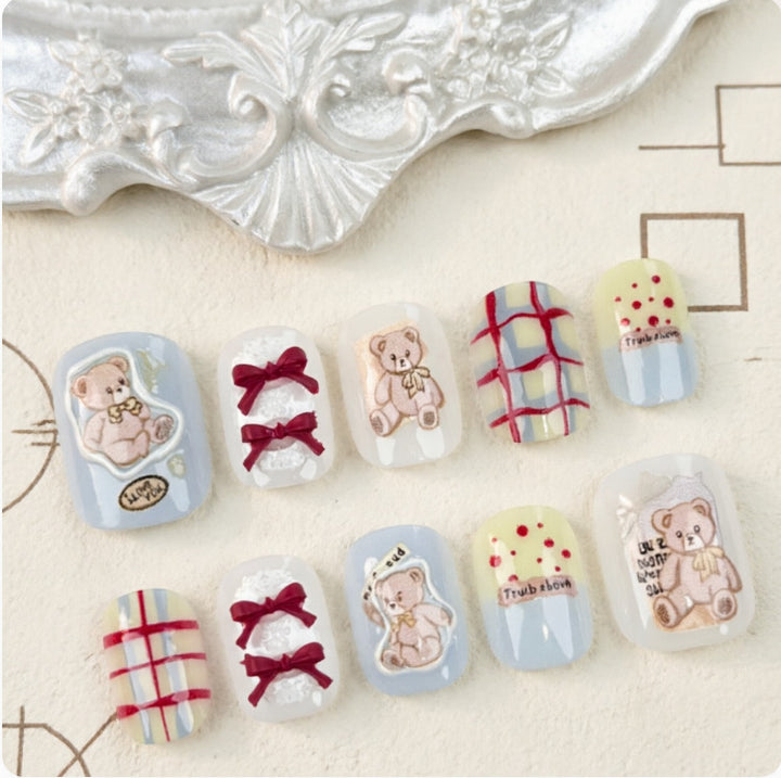 Niedliche Kunstnägel mit Bärchen-Motiv Karnz