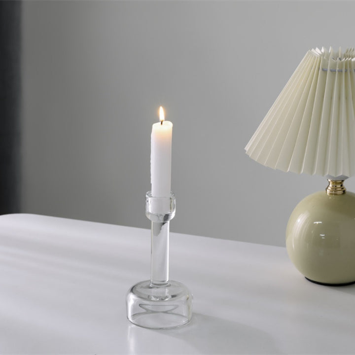Minimalistische klare Glas-Taper-Kerzenständer-Paar mit gewichtetem Sockel Karnz