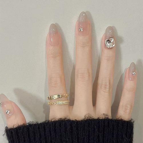 Artisanal Press-On Nail Set mit funkelnden Strasssteinen Karnz