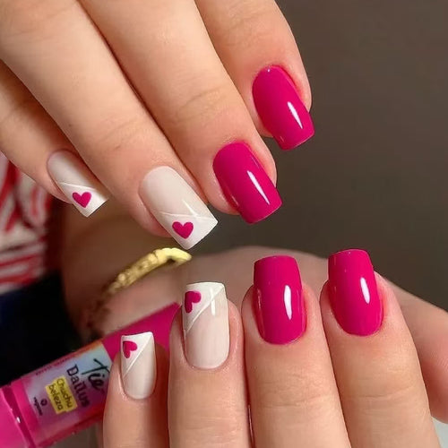Herz-verzierte Press-On Nagelkunst Karnz