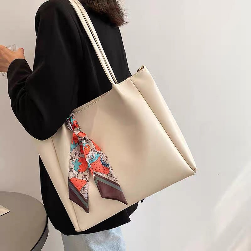 Moderne Handtasche mit Verstellbarem Schulterriemen Karnz
