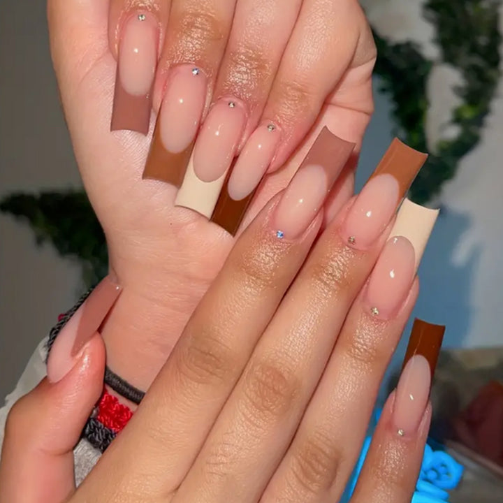 Glamouröse Kunstnägel mit Strass-Highlights Karnz