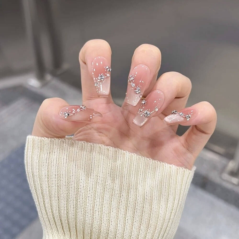 Premium Glitzernde Press-On Nagelerweiterungen Karnz