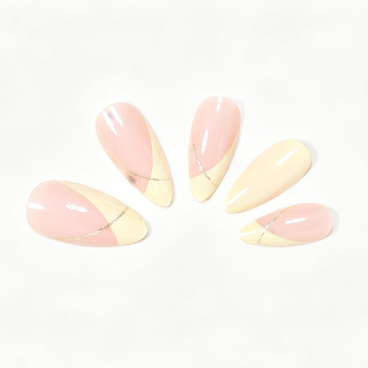 Elegantes French Tip Nagelkunst Set Karnz