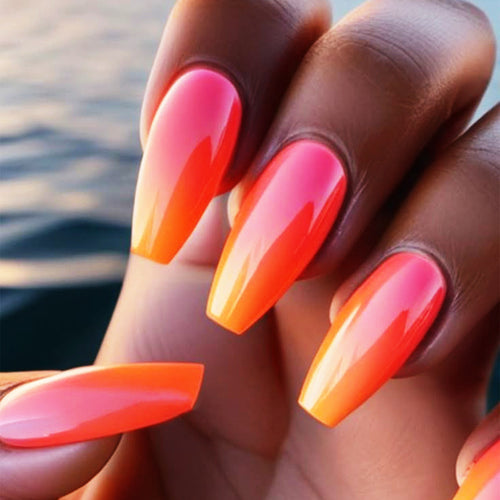 Ombre Stiletto Druck-Nägel mit glänzendem Finish Karnz