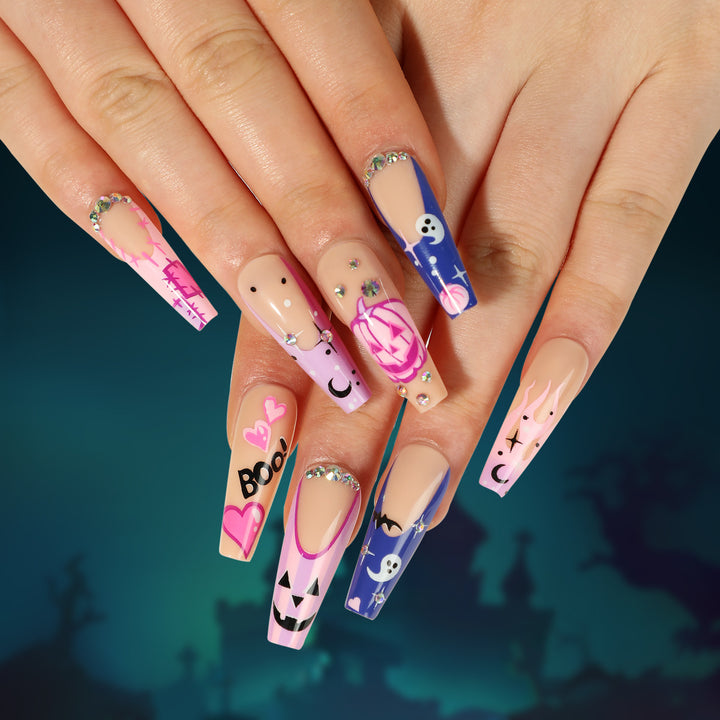 Kunstvolle Nagelverlängerungen mit kreativen Augen-Design Karnz
