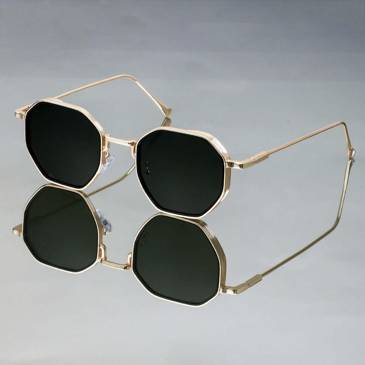 Damen Sonnenbrille im eleganten, geometrischen Stil mit strapazierfähigem Rahmen Karnz