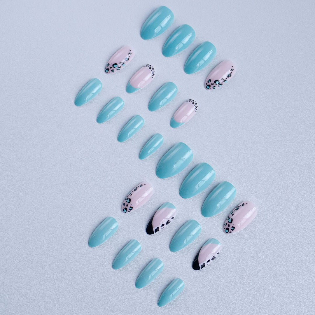 Künstlerische Multi-Muster Nagelkunst
